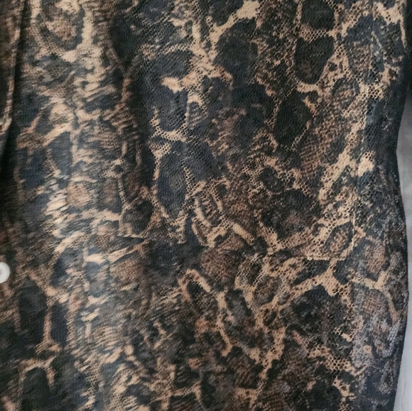 Zara Snakeskin print lace blouse with 2 front pockets. Size S - Picture 8 of 10